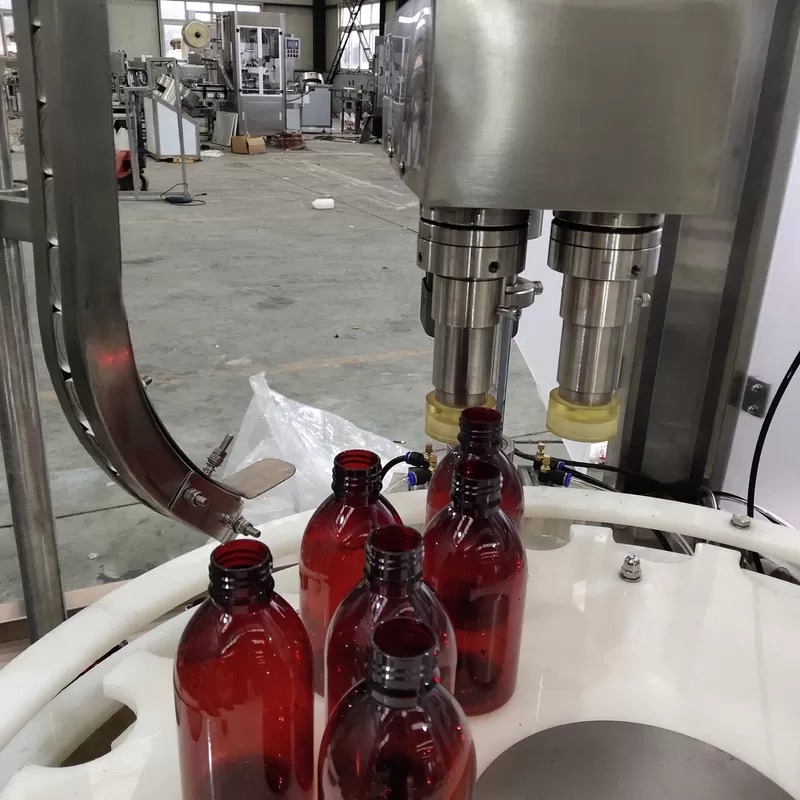 Mesin Pengisian Botol Minyak Atsiri 3 KW Dengan Peranti Suction Anti Drip